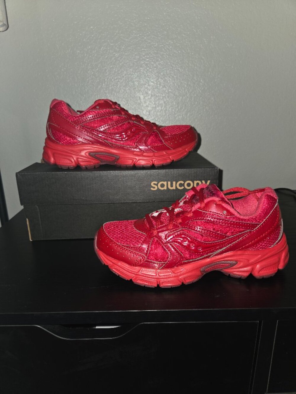 Saucony ProGrid Omni 9 Red Women's 5.5 / Men's 4 New